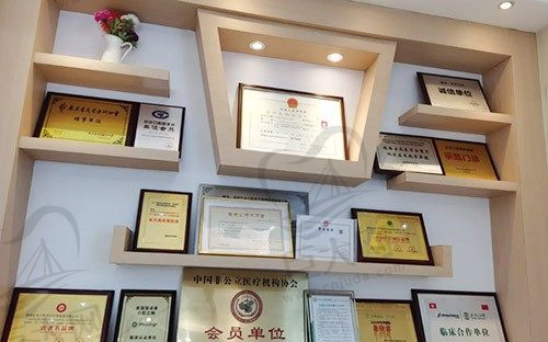 深圳正夫口腔门诊部（龙华店）荣誉墙