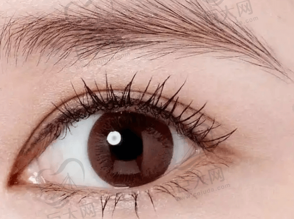 眼睛肌无力的症状有哪些？如果眼睛出现肌无力该怎么治疗呢