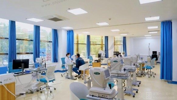 西安佰视佳眼科门诊部检查室