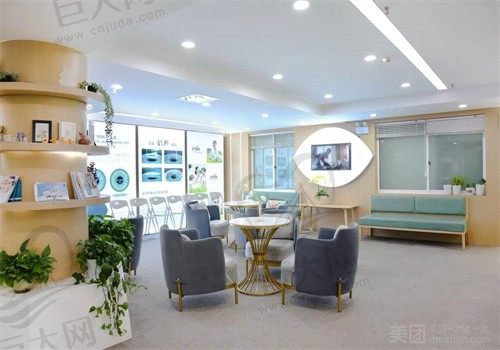 长沙宏朗眼科医院候诊区