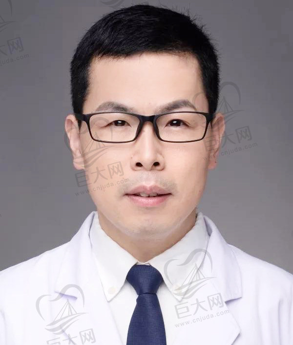 成都新桥口腔医院潘领战博士