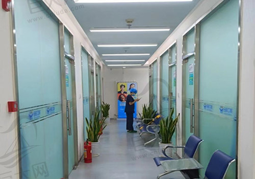 北京喜牙利口腔门诊部走廊