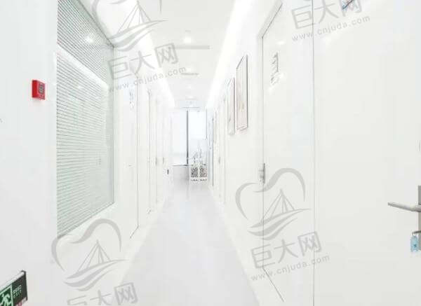 上海丽铂医疗美容门诊部走廊