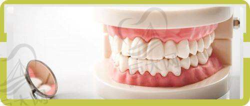 普通牙套和自锁牙套的清洁难度哪个更低